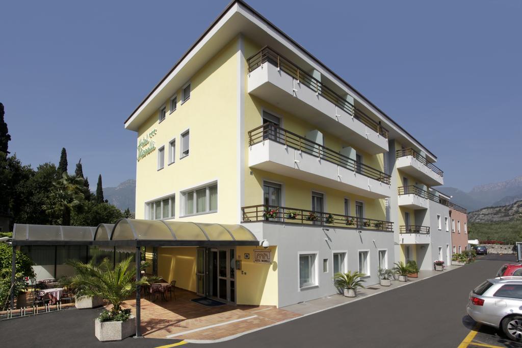 Hotel Miorelli Torbole Sul Garda Exterior photo