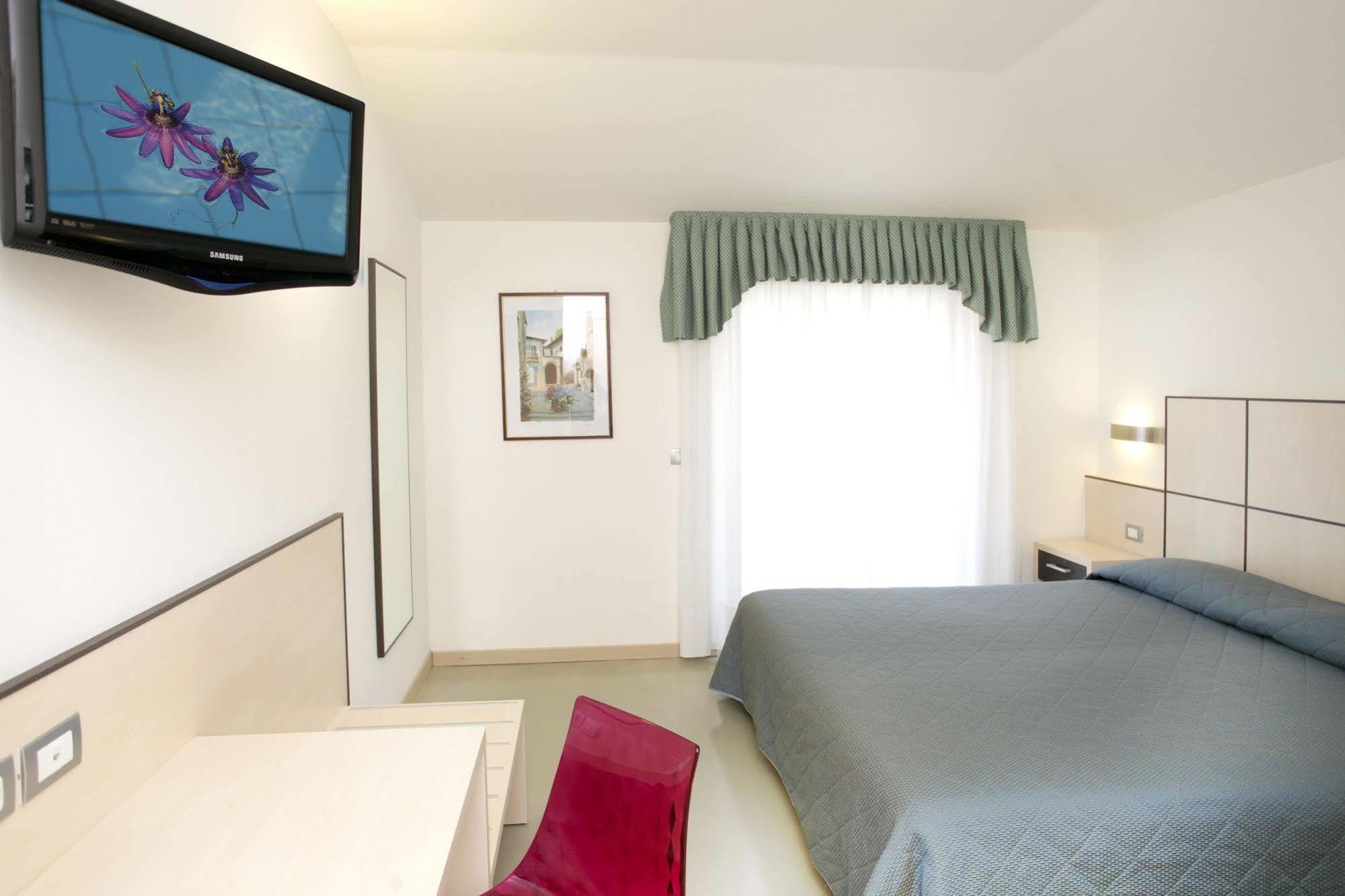 Hotel Miorelli Torbole Sul Garda Exterior photo